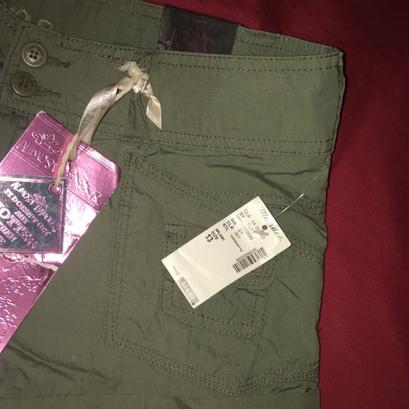 13 but it’s small a size 11 12 will fit Perfect - Picture 3 of 3